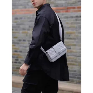 淺灰色的品牌八成新女性最愛的小背包 超商取貨免運便宜賣299 歷史價格詳細信息