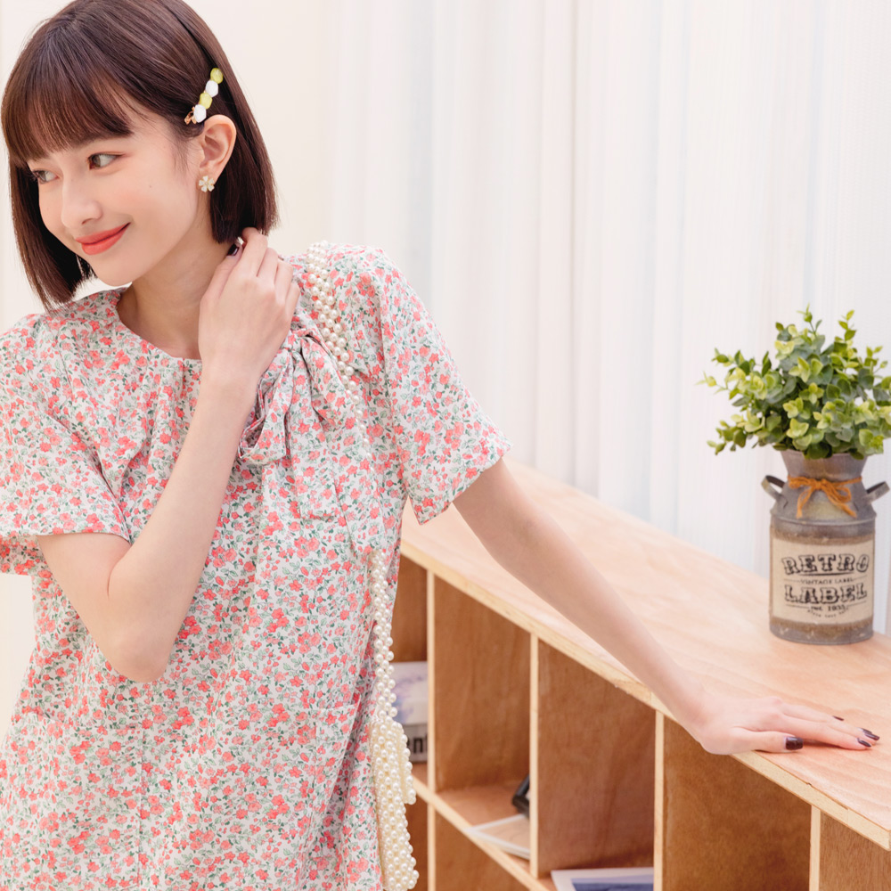 OB嚴選 碎花抓皺綁帶肩帶背心 《AB18777》 歷史價格詳細信息