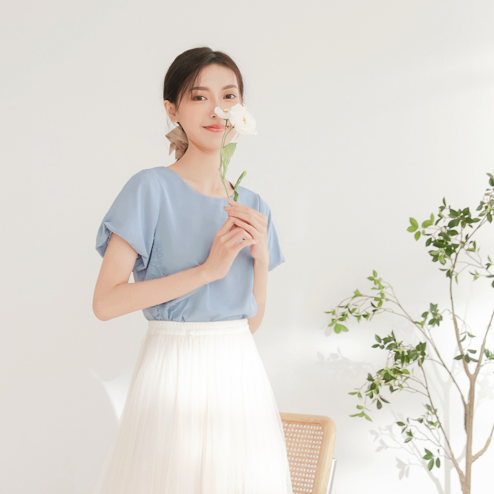【OB 嚴選】蕾絲花朵造型娃娃領上衣 《AB18347》 歷史價格詳細信息