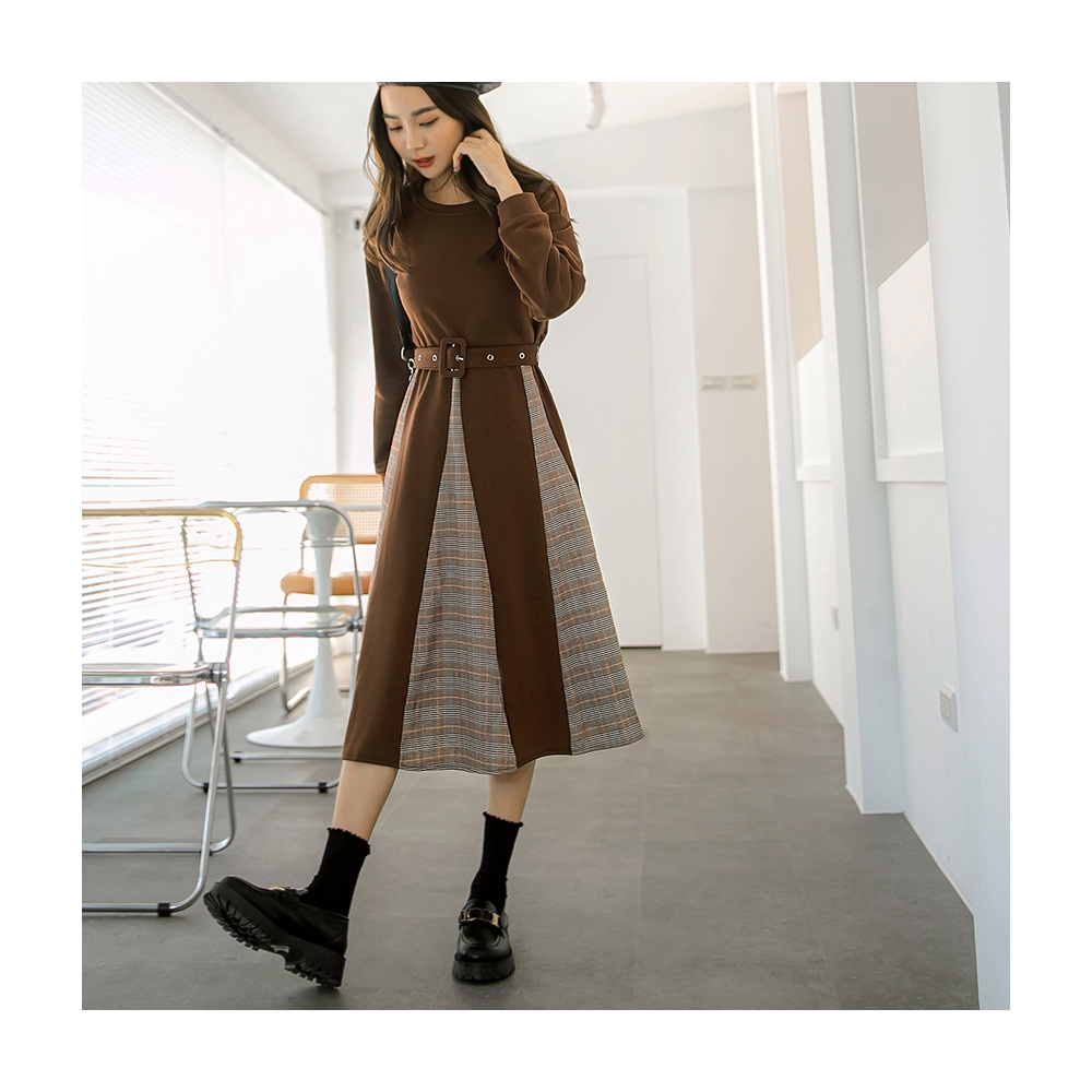 OB嚴選 圓領格紋不對稱拼接長袖大學T 《AB16620》 歷史價格詳細信息