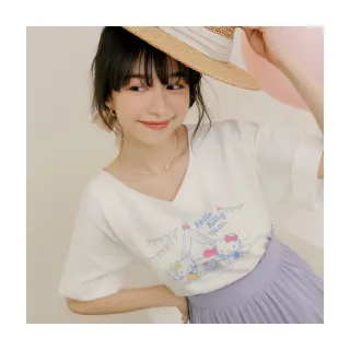 OB嚴選 KITTY 野餐系列．全彩印花V領反摺袖上衣 《KB1458》 歷史價格詳細信息