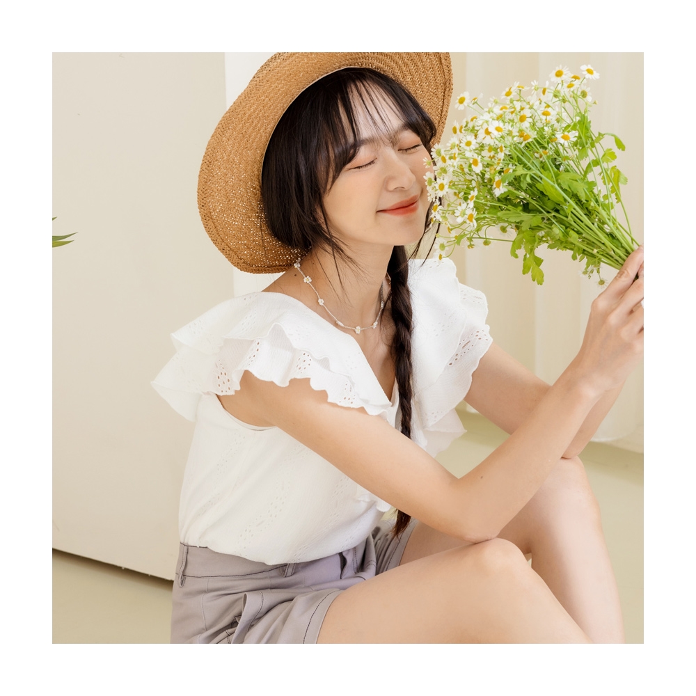 【OB 嚴選】小V臉U領荷葉造型拋袖上衣 《AB18332》 歷史價格詳細信息