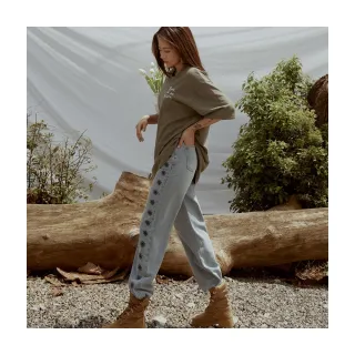 精緻繡花絨布墊~展示座~底座~珠寶藝品展示 歷史價格詳細信息