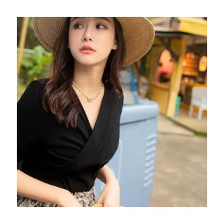 【OB 嚴選】純色短版V領立體織紋鬆緊收腰傘襬上衣 《AB16739》 歷史價格詳細信息