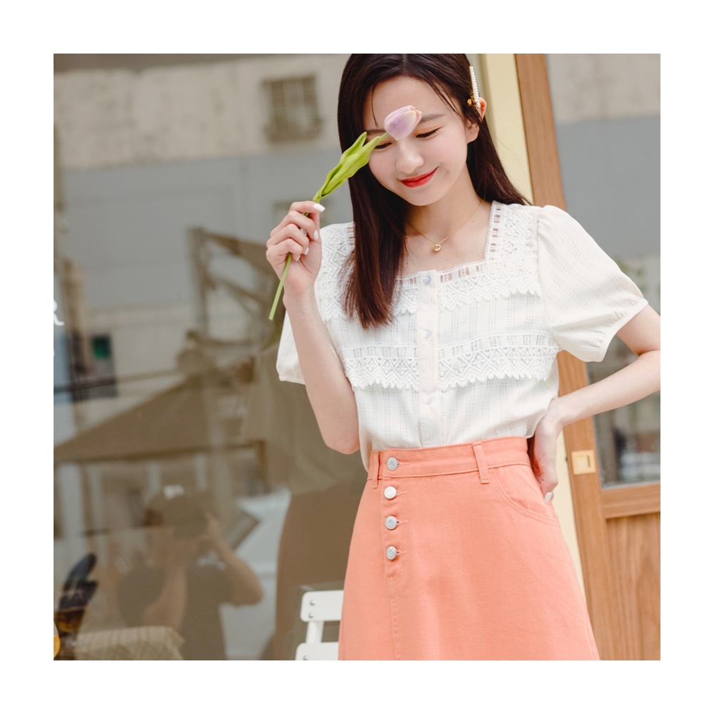 【OB 嚴選】浪漫蕾絲鏤空拼接領開襟上衣 《AB16286》 歷史價格詳細信息