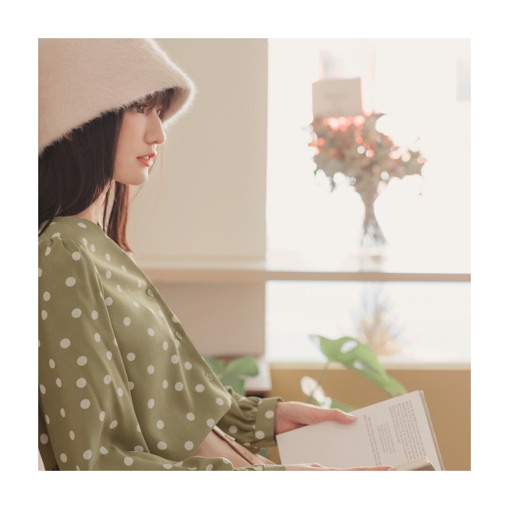 【OB 嚴選】V領波浪蕾絲拼接無袖背心雲朵自訂款 《AB15629》 歷史價格詳細信息