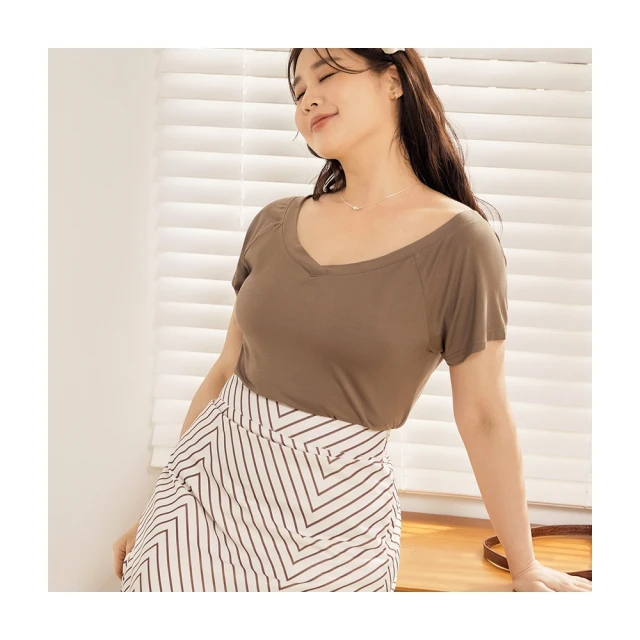 【OB 嚴選】V領舒彈針織鬆緊收腰短版連帽上衣 《AB18088》 歷史價格詳細信息