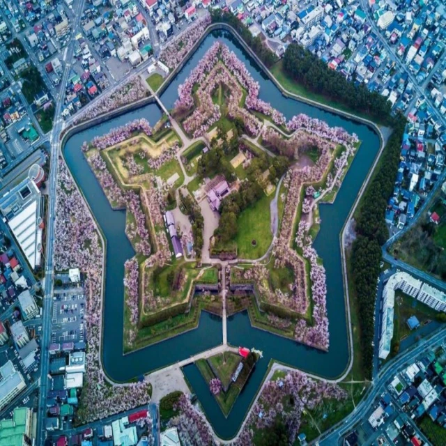 【喜鴻假期】【春櫻漫漫東北５日】米澤牛、櫻花百選、雙鐵道、狐狸村、大內宿、採果樂、溫泉饗宴(單人券) 歷史價格詳細信息