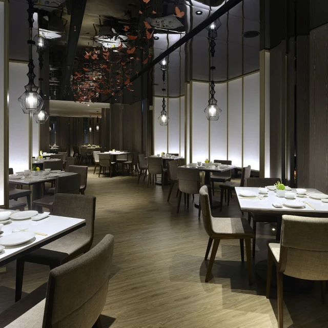 X.O.X.O.特殊毛邊側拉鍊寬鬆直筒牛仔長褲 歷史價格詳細信息