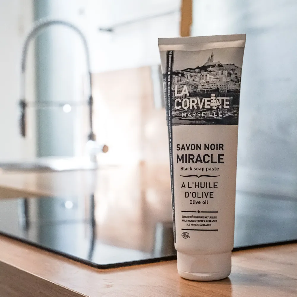 Corvette Hat / Cap - Black w/ Chrome Liquid Metal 1960s Crossed Flags Emblem 歷史價格詳細信息