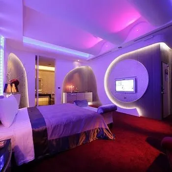 【台中】杜拜風情時尚旅館-麗緻溫馨4人房住宿券(2013) 歷史價格詳細信息