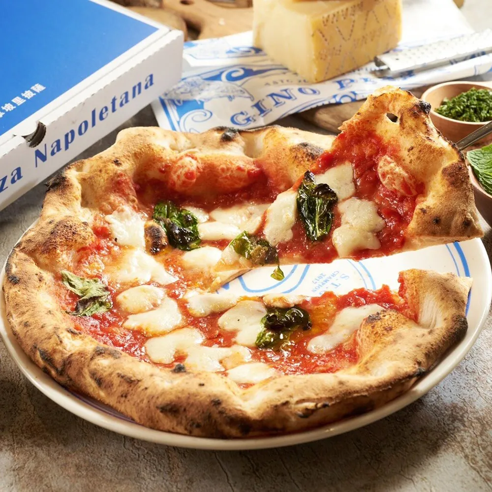 披肩作為貴族女兒的重要嫁妝壓箱寶，由多名巧匠先耗三天將一素色披巾編織成型，再以植物染料上色，當時天然染料之顏色竟高達三百餘種。固色完成後刺以繡花鑲金錯銀及寶石 歷史價格詳細信息