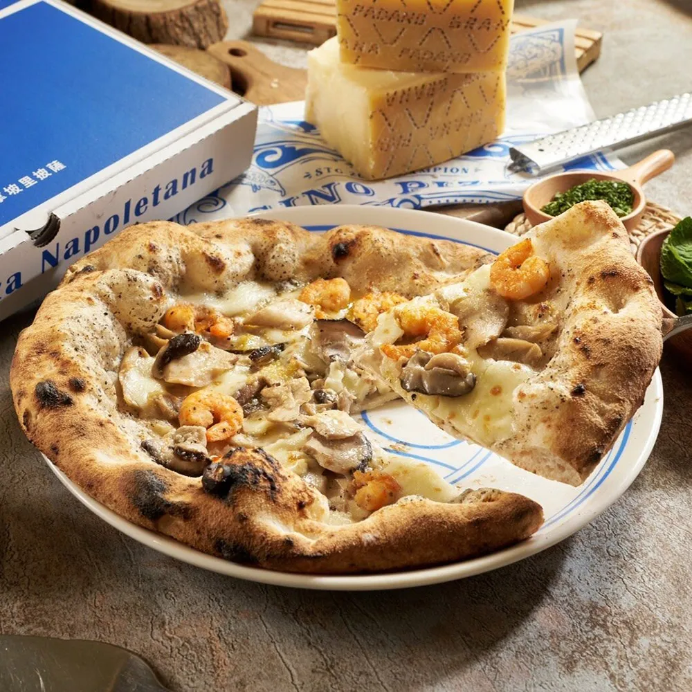 披肩作為貴族女兒的重要嫁妝壓箱寶，由多名巧匠先耗三天將一素色披巾編織成型，再以植物染料上色，當時天然染料之顏色竟高達三百餘種。固色完成後刺以繡花鑲金錯銀及寶石 歷史價格詳細信息