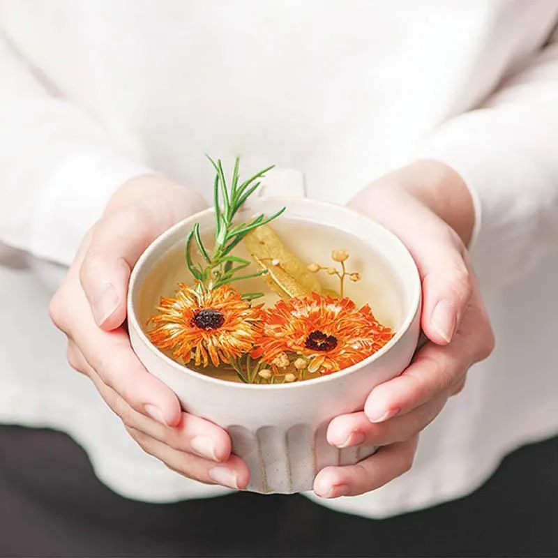 【山茶花的綻放】&hearts;流行款鏤空玫瑰花語鋼針耳環花朵金屬亮鑽耳釘-(金邊黑) 歷史價格詳細信息