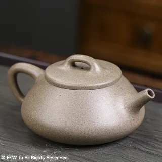 【FEW fu】《花心－香檳金色 Keshi Pearl 凱旭珍珠鑲彩剛》18K金戒指 歷史價格詳細信息