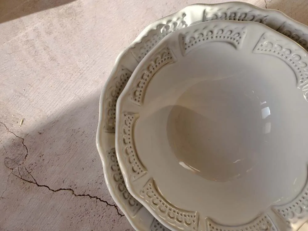 純白蕾絲不規則裙襬柔緞睡衣NA09020215-2 歷史價格詳細信息