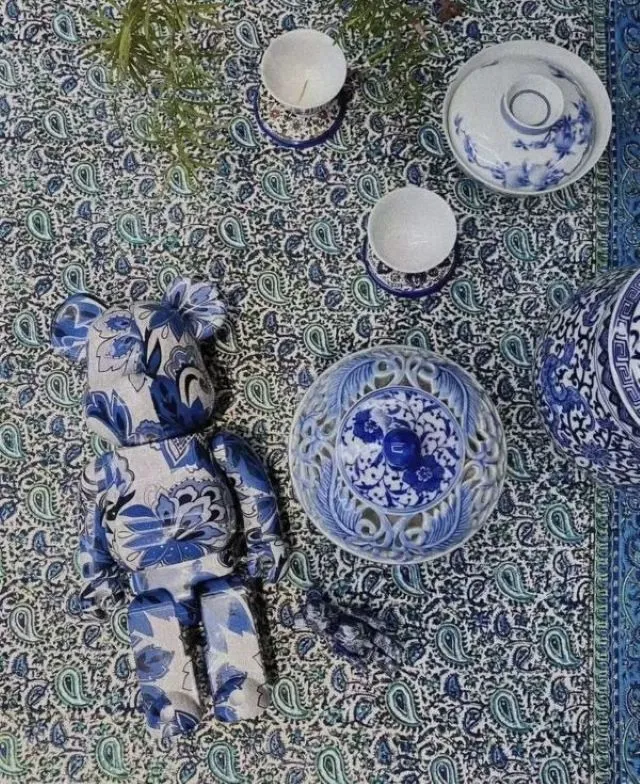 BE@RBRICK x Nike Tech Fleece 100%+400% 現貨 歷史價格詳細信息