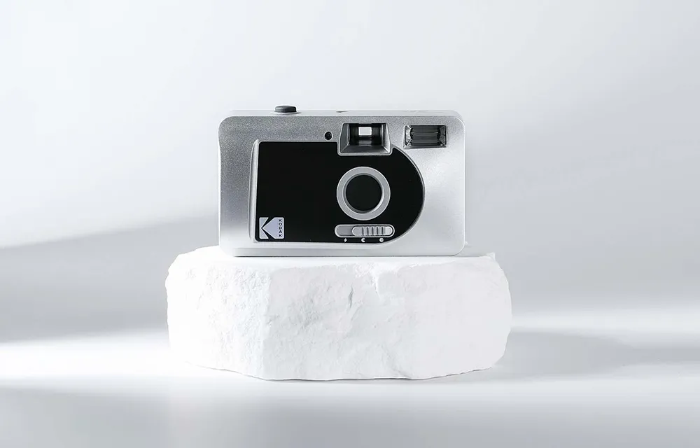 #柯達 柯達kb30膠卷相機，柯達傻瓜相機 鏡頭：30mm定焦，送相機包 功能：自動過片，自動回卷，帶計數器，閃光燈可控 操作超級簡單，把膠 【二手】 歷史價格詳細信息