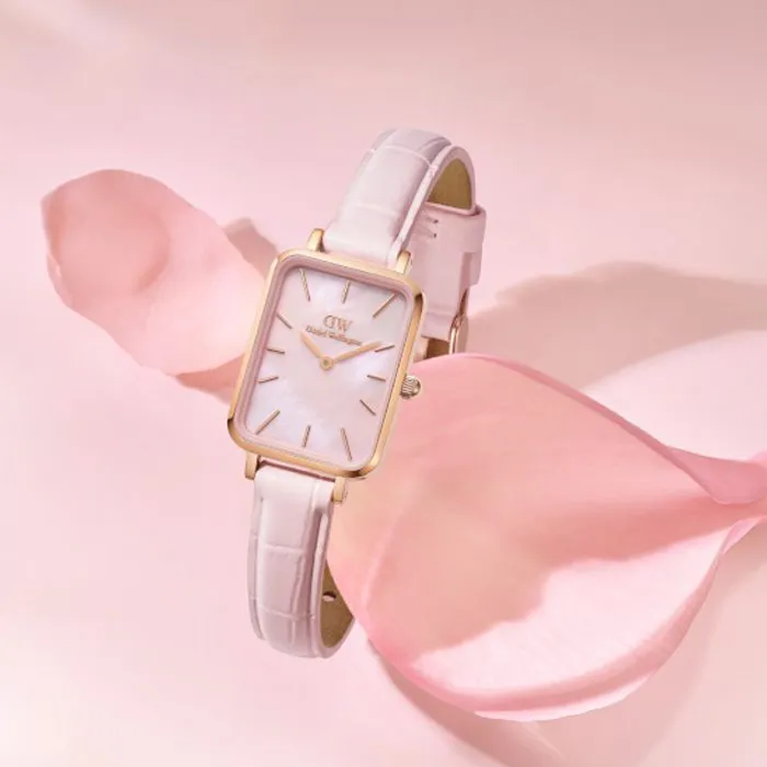 【Daniel Wellington】QUADRO PRESSED瑞典時尚品牌經典黑真皮方形腕錶-蛋殼白-20x26mm/DW00100434 歷史價格詳細信息