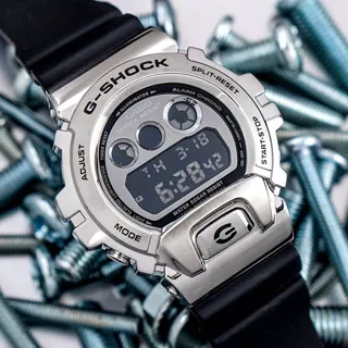 【CASIO 卡西歐】G-SHOCK 街頭嘻哈風耐衝擊數位橡膠腕錶/黑x金IP框(GM-6900G-9DR) 歷史價格詳細信息