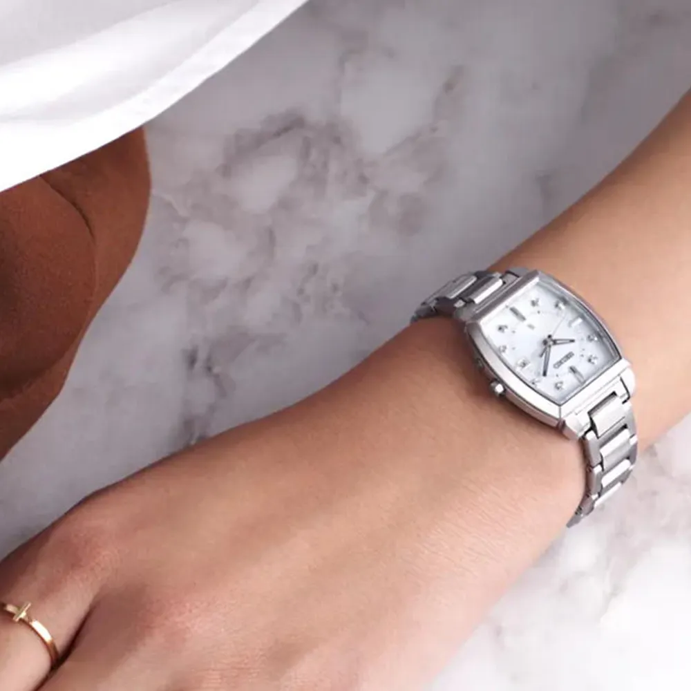 SEIKO 精工 LUKIA 酒桶型太陽能電波女錶-1B32-0BD0S/SSVW213J 歷史價格詳細信息
