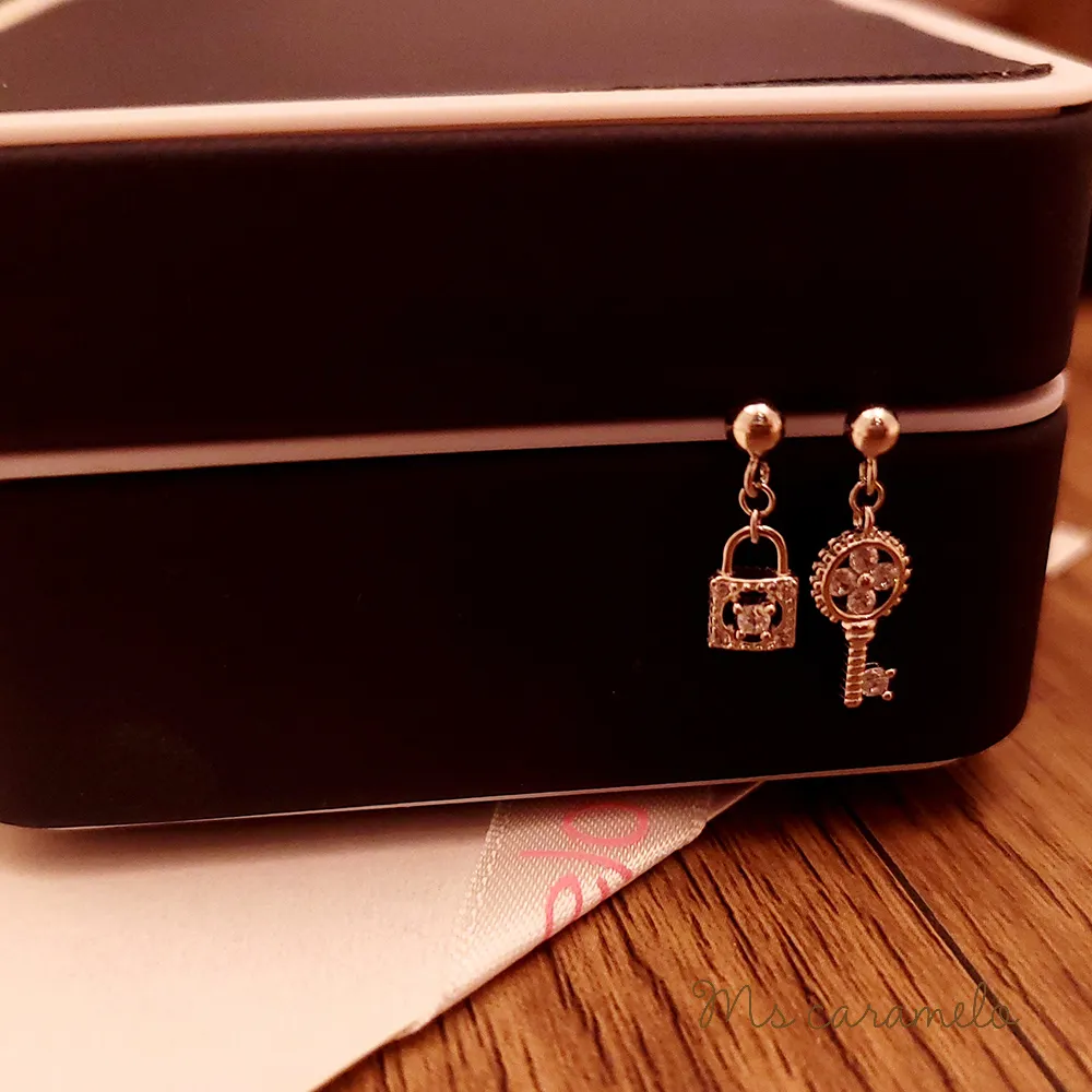 【焦糖小姐 Ms caramelo】925純銀 巴黎鐵塔鋯石項鍊 歷史價格詳細信息