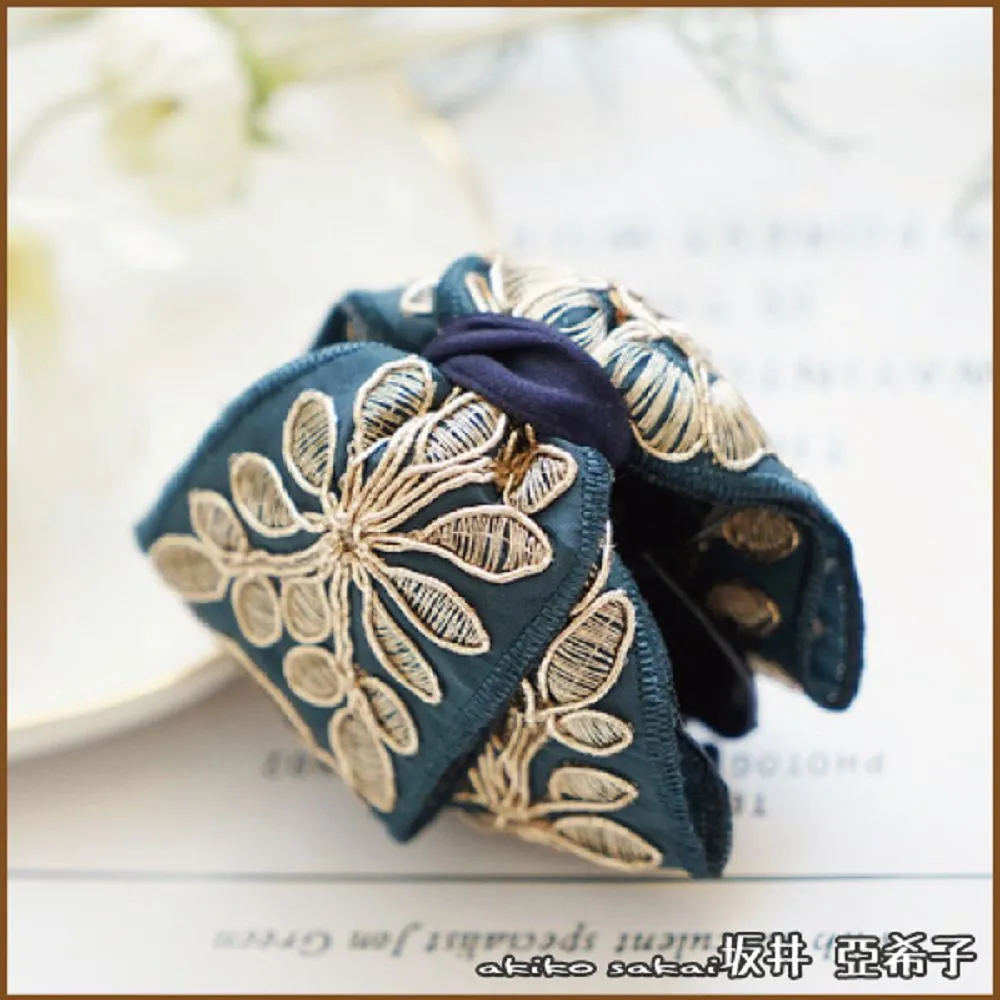 『坂井．亞希子』復古奢華風珍珠水鑽造型髮夾 歷史價格詳細信息