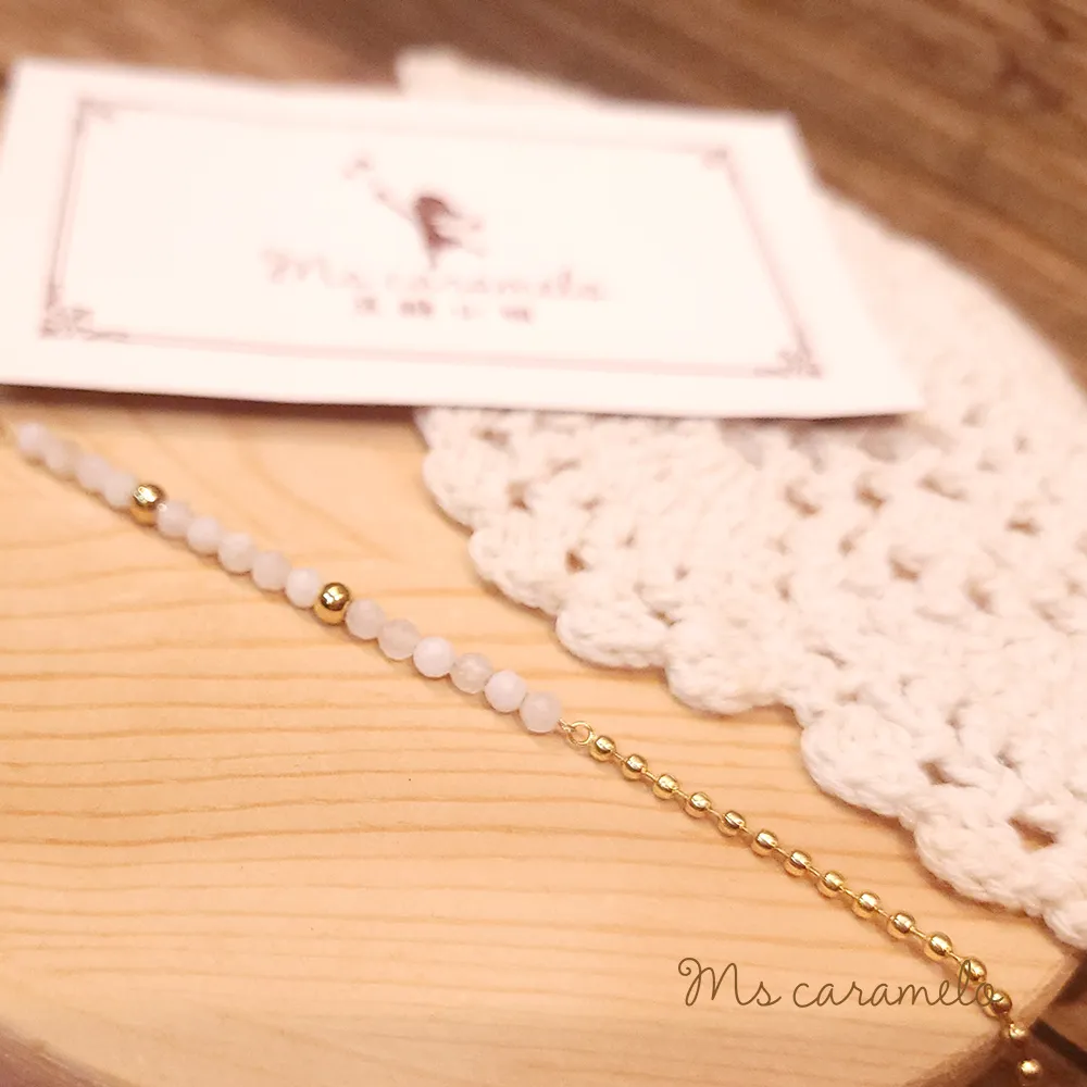 【焦糖小姐 Ms caramelo】天然珍珠月光石草莓水晶手鍊 歷史價格詳細信息