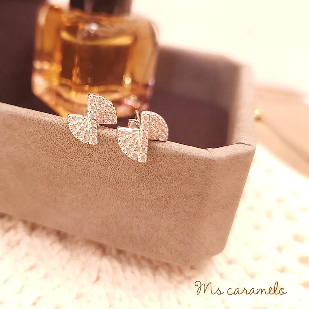 【焦糖小姐 Ms caramelo】925純銀鍍K白 鋯石耳環 貝珠耳環 歷史價格詳細信息