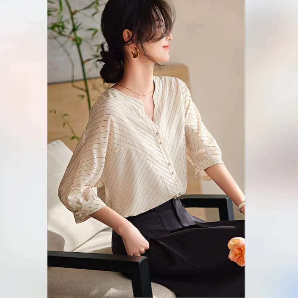 AKARA 麥色細線條紋布扣V領五分袖優雅上衣 歷史價格詳細信息