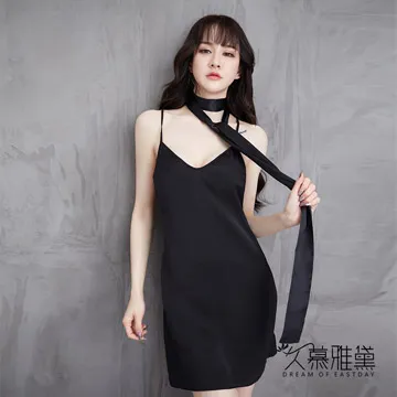 久慕雅黛 優雅簡約交叉露背吊帶裙。黑色 歷史價格詳細信息