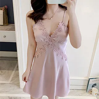 【Secret Lover】仿真絲帶胸墊蕾絲性感開叉睡裙罩衫二件套組SL2129_黑色 歷史價格詳細信息