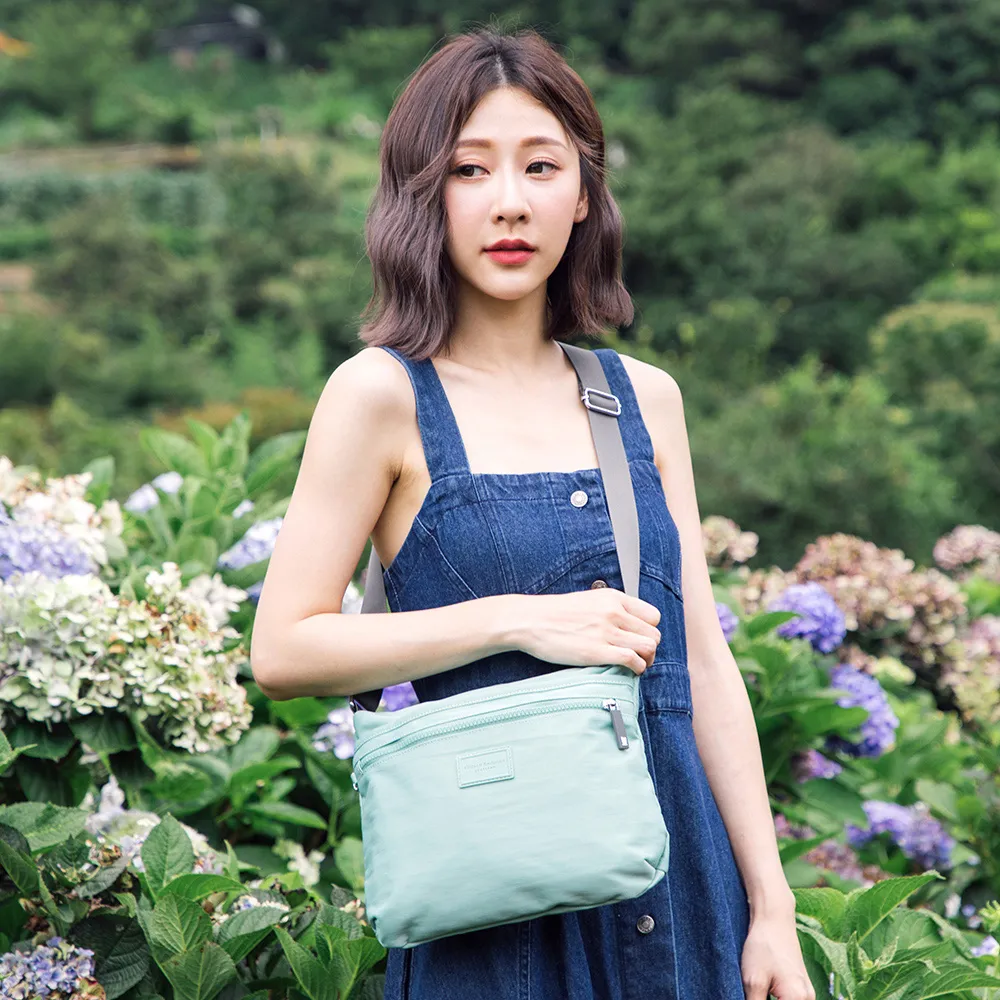 【金安德森】輕甜旅程 圓弧簡約斜側包-淺湖藍 歷史價格詳細信息