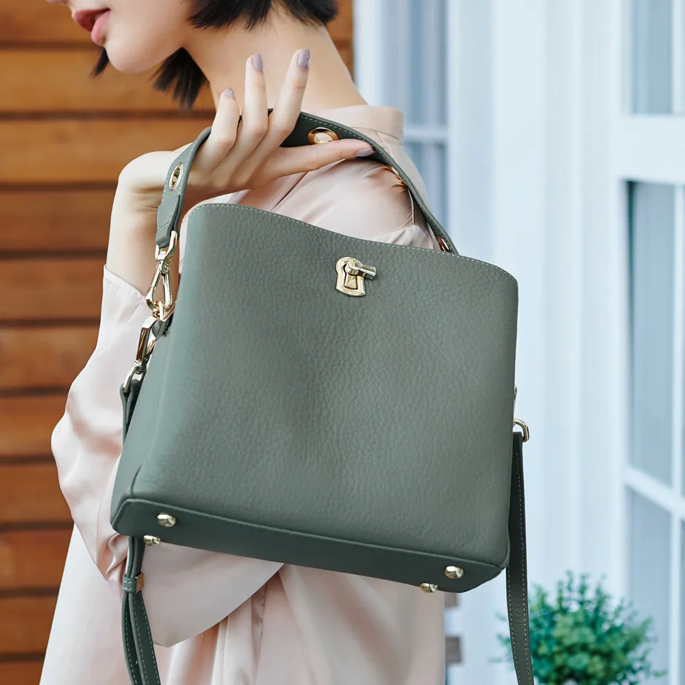 2R 頭層牛皮Schaffer金釦拉鍊雪佛包 碧綠藍 歷史價格詳細信息