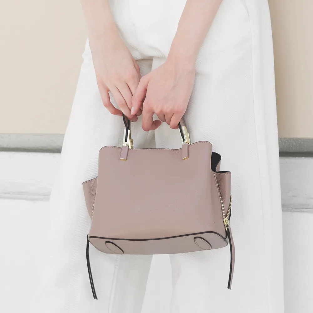 2R 皇后之吻Kiss牛皮花朵典雅小包 品味灰 歷史價格詳細信息