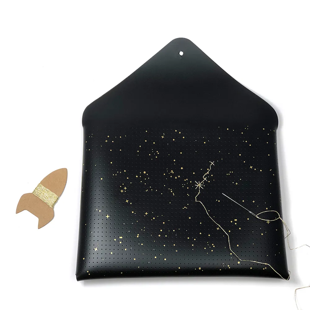 【Chasing Threads】個人專屬 真皮地圖護照套(魔力紅) 歷史價格詳細信息