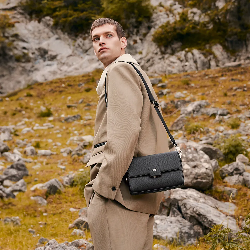 【BRAUN BUFFEL 德國小金牛】台灣總代理 巴雷特 小型橫式斜背包-黑色/BF546-03-BK 價格比較,價格查詢,歷史價格詳細信息