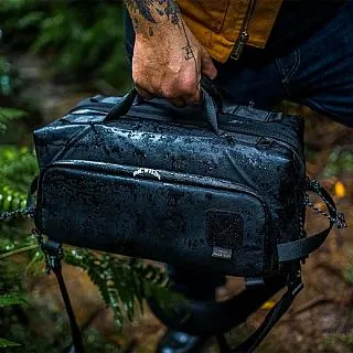 【多層輕量化材質】斜背包 單肩包 平板包包 斜挎包 休閒包 公事包 側背包 肩背包 男用包包 潮包背 歷史價格詳細信息