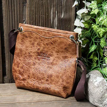 【H-CT】質感淺卡其設計款輕巧真皮斜背包(1066-Z) 歷史價格詳細信息