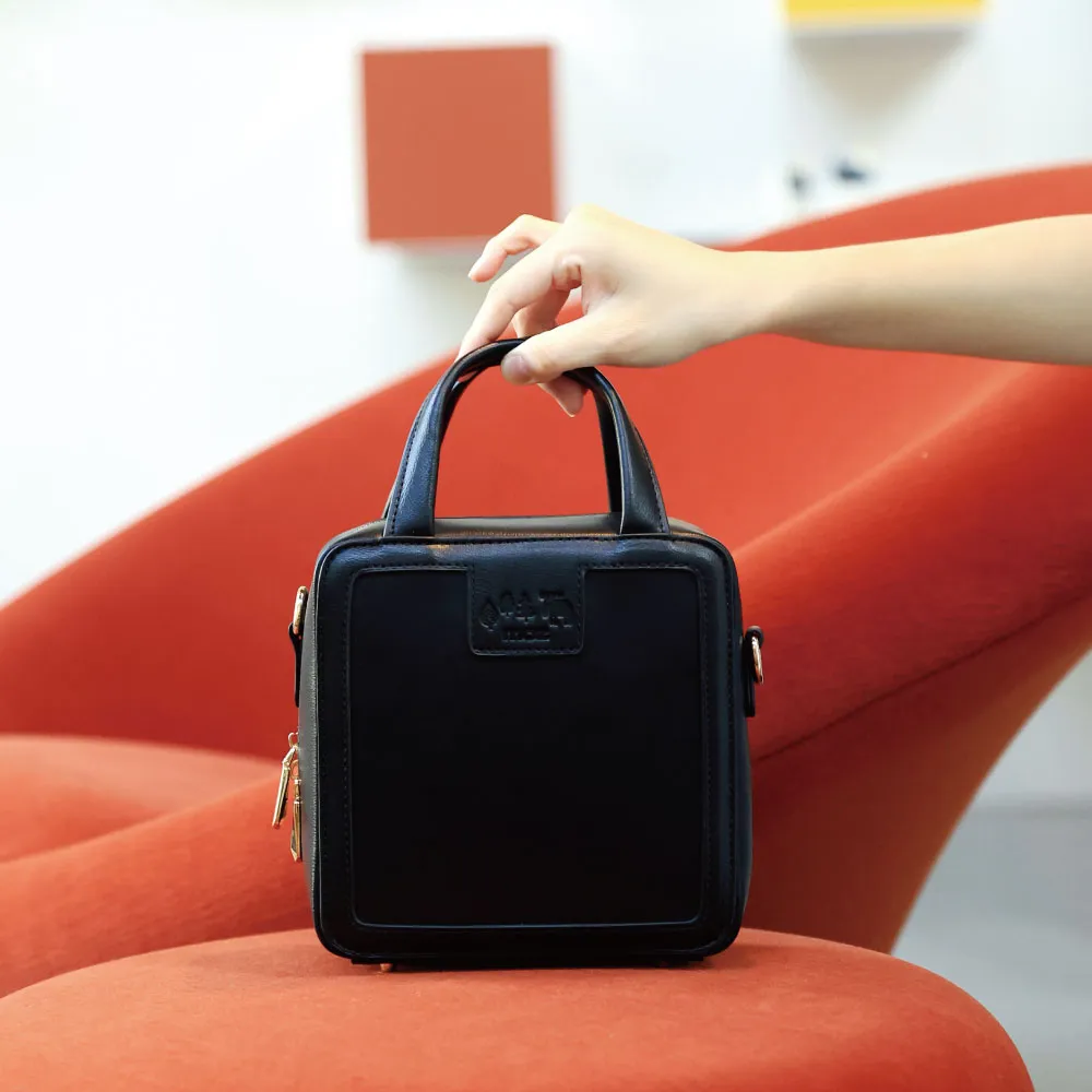 moz瑞典 駝鹿 皮革 防潑水 斜背相機包 (栗子色) 歷史價格詳細信息