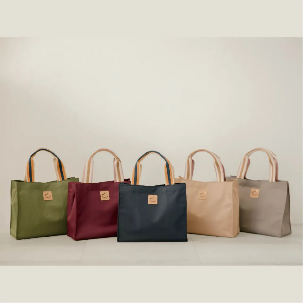 uma hana 防水包 小學士袋 H15 藍相撲夜市 艾瑪防水布包 橫A4手提袋 磁釦A4袋 印花款 歷史價格詳細信息