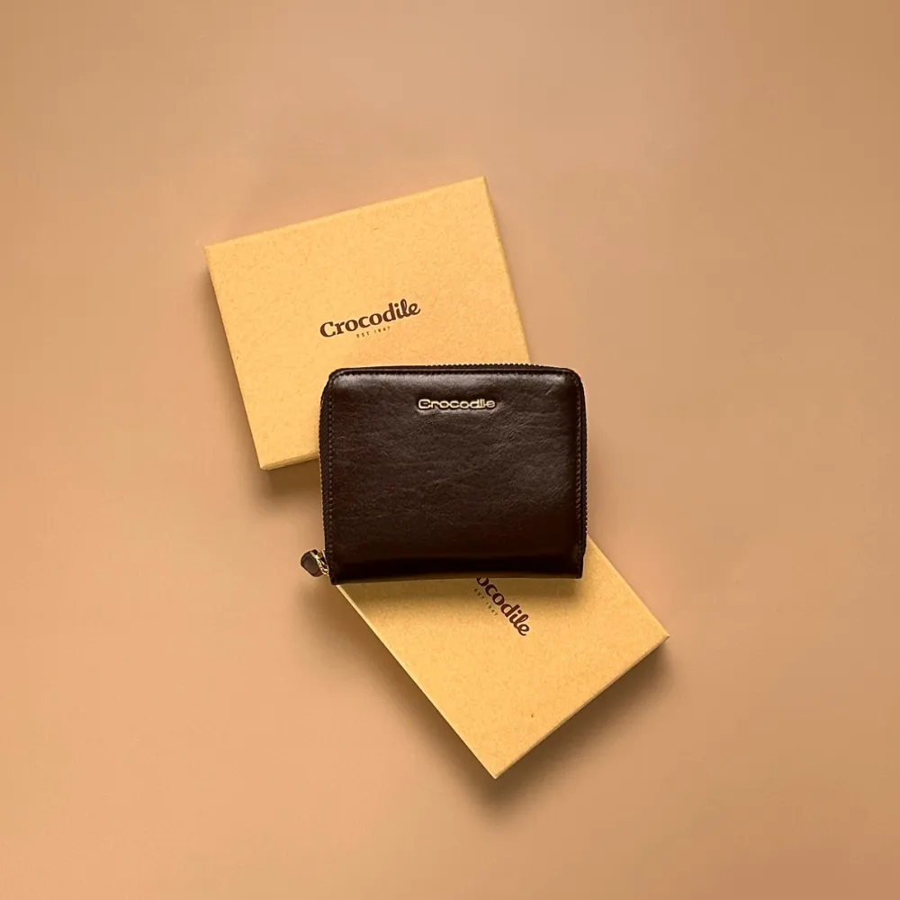 Crocodile鱷魚皮件 零錢包皮夾 短夾推薦 男皮夾 Bern伯恩系列 零錢袋/8卡/中翻子夾 0103-11203 歷史價格詳細信息