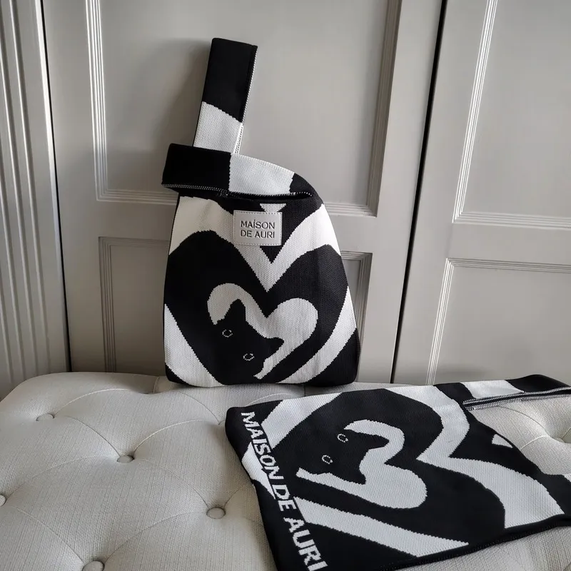 大嗨兔藝術禮盒(洪易大師2023生肖創作) 歷史價格詳細信息