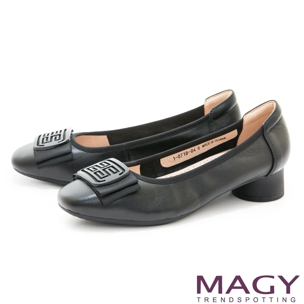 【MAGY】造型飾釦真皮圓跟低跟鞋(藍色) 歷史價格詳細信息