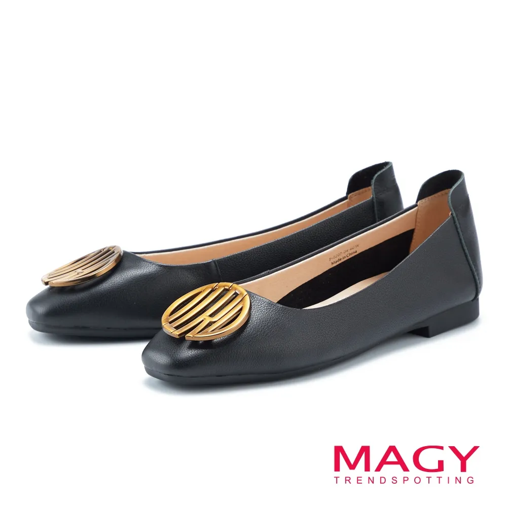 MAGY 小圓釦牛皮菱格紋樂福低跟鞋 米色 歷史價格詳細信息