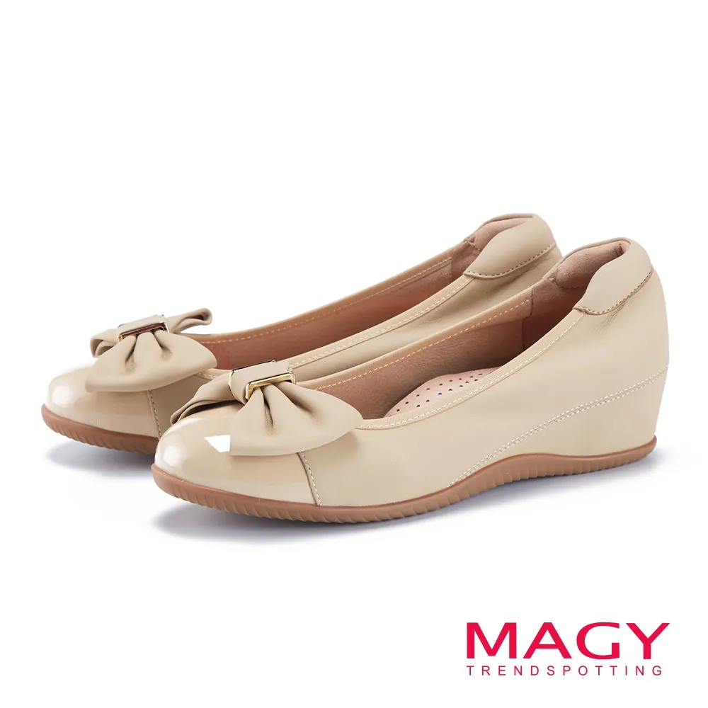 MAGY 蝴蝶結圓牌五金真皮低跟鞋 藍色 歷史價格詳細信息