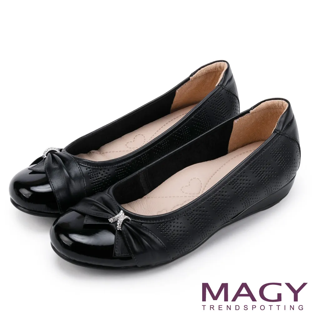 【MAGY】真皮皺摺斜邊皮帶釦飾低跟 女 短靴(黑色) 歷史價格詳細信息