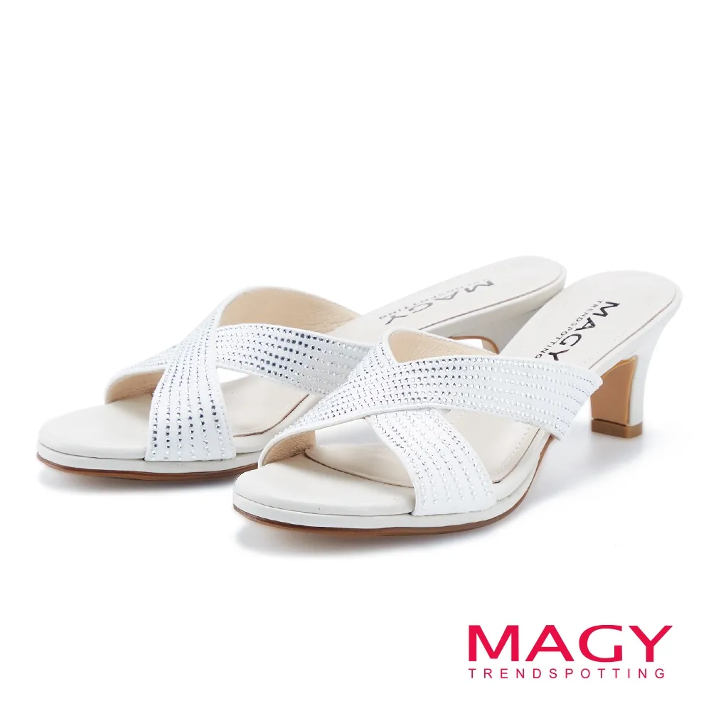 MAGY 燙鑽布面楔型低跟鞋 黑色 歷史價格詳細信息