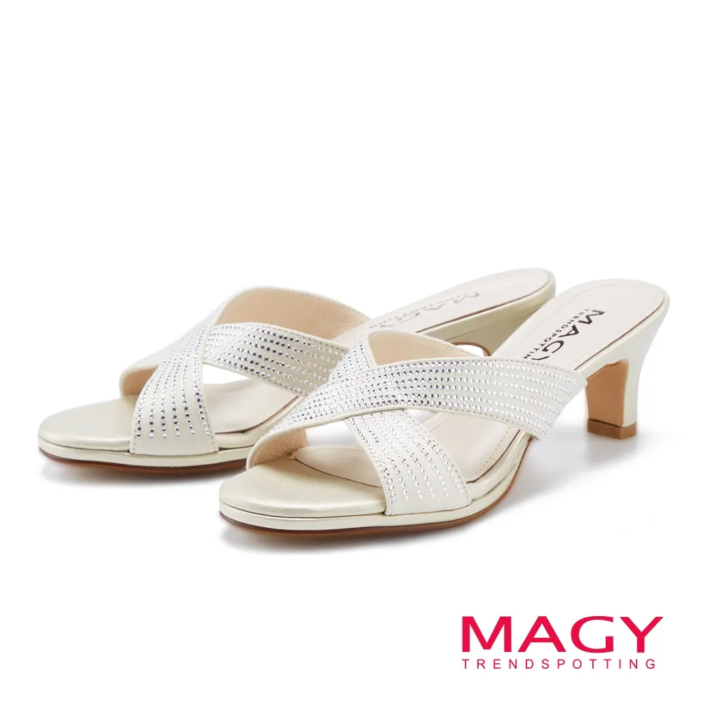 MAGY 燙鑽布面楔型低跟鞋 黑色 歷史價格詳細信息