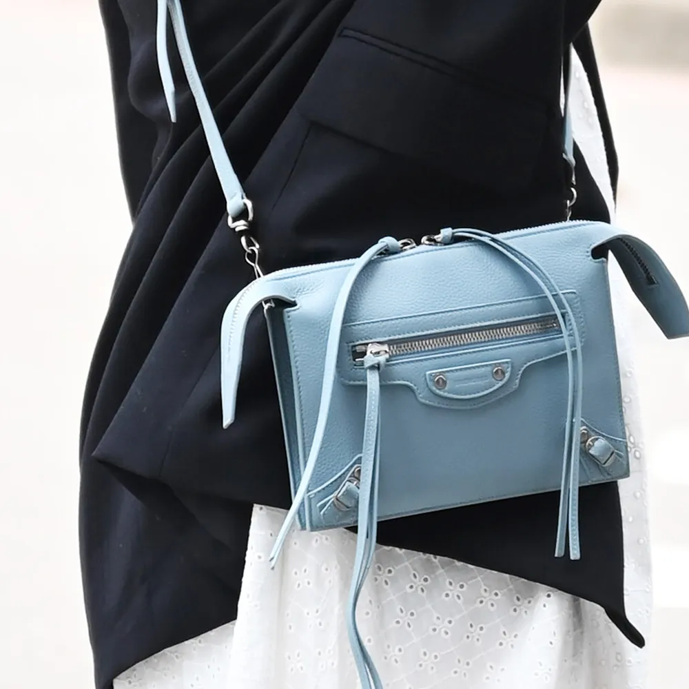 BALENCIAGA 巴黎世家 Neo Classic 黑釦鉚釘荔紋牛皮釦式短夾(黑色) 歷史價格詳細信息